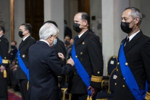 Presidente Piñera entrega condecoración Presidente de la República en el grado de Gran Oficial a Generales, Almirantes y Prefectos Inspectores de las Fuerzas Armadas, Carabineros y PDI
