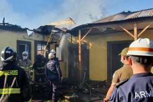 Personal de la Gobernación Marítima de Caldera apoyó remoción de escombros tras siniestro en la Municipalidad