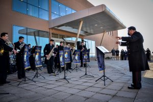 Banda Insignia de la Tercera Zona Naval realizó homenaje a pacientes y funcionarios del hospital regional de Magallanes