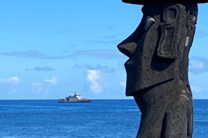 OPV “Comandante Toro” realizó importante apoyo logístico para Rapa Nui