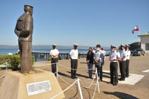 Ministro de Bienes Nacionales visitó la Escuela de Grumetes “Alejandro Navarrete Cisterna”