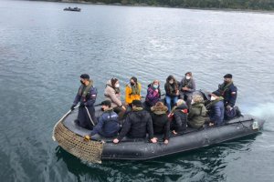 Buque “Piloto Sibbald” trasladó comitiva hasta Isla Picton quienes conocieron la labor de mujeres en Alcaldia de Mar