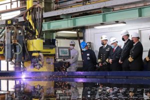 Con el corte de la primera plancha comienza la construcción de buques multipropósito polivalentes para la Armada de Chile