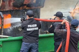 Personal Naval ayudó a evacuar a siete tripulantes de lancha ante incendio Personal Naval ayudó a evacuar a siete tripulantes de lancha ante incendio