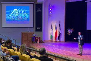 Quinta Zona Naval organizó charla de liderazgo en Puerto Montt