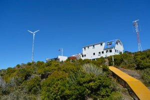 Armada implementa energías limpias en reparticiones aisladas de la región de Magallanes