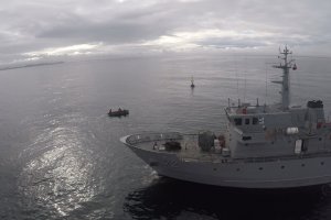 Patrullero de Servicio General “Contramaestre Ortiz” efectuó mantenimiento a la señalización marítima desde el área de Calbuco a seno Reloncaví