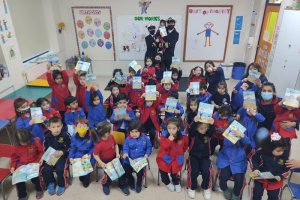 Miembros de la Armada de Chile comenzaron a visitar establecimientos educacionales como parte de las actividades del “Mes del Mar 2022” en Punta Arenas