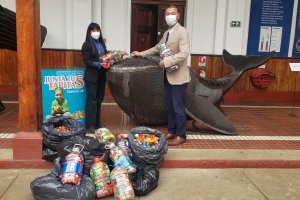 Museo Marítimo Nacional hizo entrega de importante cargamento de tapitas plásticas a las Damas De Café