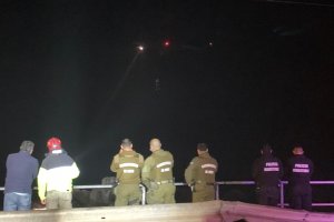 Armada realizó aeroevacuación de dos personas en peligro de inmersión durante la madrugada en roqueríos en el sector de Cochoa, Concón