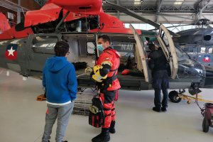 Joven pudo conocer y compartir con la dotación del Grupo Aeronaval Talcahuano
