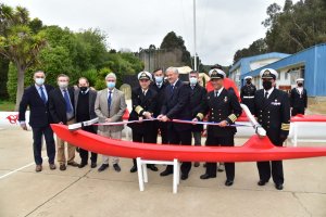 Armada de Chile recibe donación de canoa polinésica Va’u Va’u