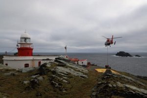 Armada de Chile realizó relevo de dotación y reaprovisionamiento de Faro “Islotes Evangelistas”