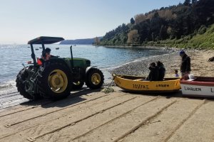 Trabajadores marítimos de Caleta Lirquén reciben tractor gestionado por autoridades de la Región del Biobío