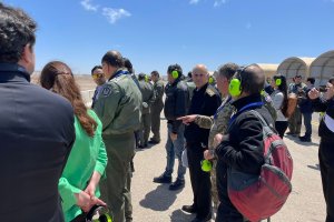 Comandante en Jefe de la Armada visitó base aérea de la FACH en el marco del ejercicio “Salitre 2022”