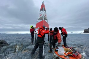 Centro Zonal de Señalización Marítima de Punta Arenas realizará mantención y renovación de señales en el Territorio Chileno Antártico