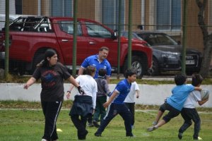 Armada realiza clínica de rugby para niños de Valparaíso