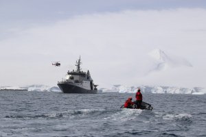 Patrullero Oceánico OPV “Marinero Fuentealba” realizó diversas tareas en su primera jornada de despliegue en la Campaña Antártica 2022-2023