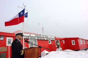 Base Naval Antártica “Arturo Prat” conmemoró el quincuagésimo quinto aniversario del Rescate Aeronaval en la Isla Decepción