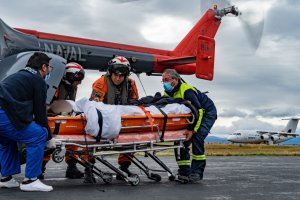 Helicóptero Naval realizó aeroevacuación médica en cercanías de Puerto Williams Helicóptero Naval realizó aeroevacuación médica en cercanías de Puerto Williams
