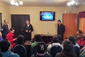 Alumnos de la Universidad de Miami visitan Gobernación Marítima de Castro