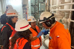 Autoridad Marítima realiza muestreo de agua de lastre a bordo del buque “Antofagasta Express” Autoridad Marítima realiza muestreo de agua de lastre a bordo del buque “Antofagasta Express”