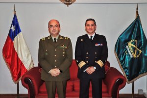 Comandante en Jefe de la Segunda Zona Naval presentó saludos institucionales a Carabineros de la Región del Biobío por 96º aniversario 