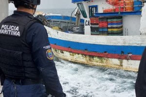  Policía Marítima realiza fiscalización pesquera en el área oceánica de Queule