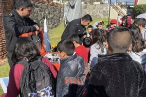 Niños de la Escuela Mónica Hurtado Edwards de Petorquita visitaron dependencias de la Gobernación Marítima de Valparaíso y el Faro Punta Ángeles