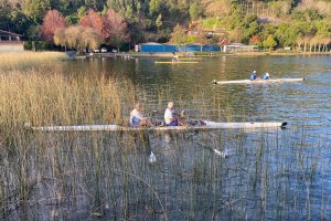 Seleccionado de remo de la Escuela Naval “Arturo Prat” participó en regata “Glorias Navales”