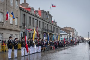 Alumnos de colegios de Punta Arenas desfilaron en honor a las Glorias Navales