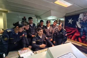 Marineros de la Academia Politécnica Naval visitaron la Fragata “Almirante Riveros”