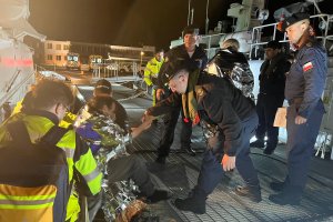 Personal de la Armada rescata con vida a tripulantes de lancha naufragada