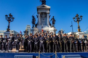 Unidades de la Marina Nacional de Francia recalaron al Molo de Abrigo