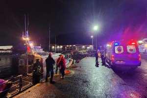 Armada apoya evacuación médica de urgencia desde Caleta Andrade a Puerto Chacabuco Armada apoya evacuación médica de urgencia desde Caleta Andrade a Puerto Chacabuco