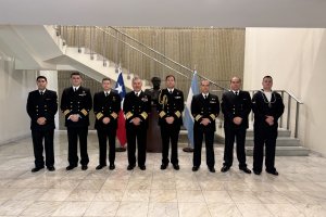 Jefe del Estado Mayor General de la Armada realizó visita a Embajador de Chile en Argentina Jefe del Estado Mayor General de la Armada realizó visita a Embajador de Chile en Argentina