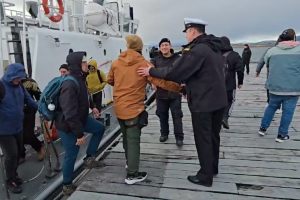 Tercera Zona Naval concluye con éxito traslado de naúfragos del Ferry Yaghan a Puerto Natales Tercera Zona Naval concluye con éxito traslado de naúfragos del Ferry Yaghan a Puerto Natales