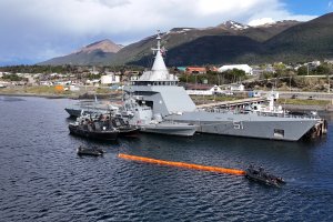 Ejercicio Combinado “Viekaren”: Armadas de Chile y Argentina refuerzan lazos de operación en el Canal Beagle Ejercicio Combinado “Viekaren”: Armadas de Chile y Argentina refuerzan lazos de operación en el Canal Beagle