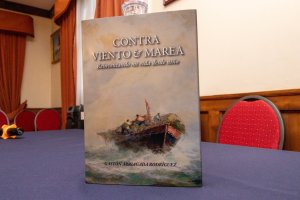 Presentan libro “Contra viento y marea, reinventando mi vida desde niño”
