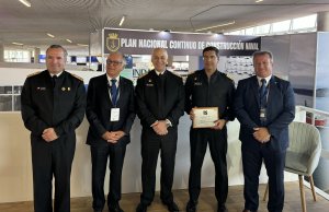 Rompehielos “Almirante Viel” recibió placa que certifica aptitud para navegar en aguas antárticas
