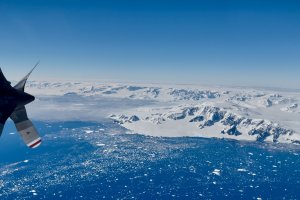  más de 4 mil kilómetros del continente para medir el cambio climático: Armada de Chile y Centro de Estudios Científicos (CECs) vuelan a la Antártica