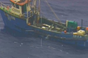 Armada de Chile lidera rescate de siete personas en altamar en Coquimbo