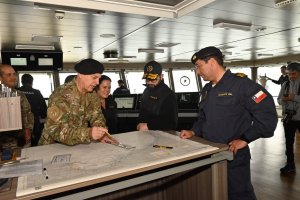 Presidente Boric realiza navegación en Rompehielos “Almirante Viel”