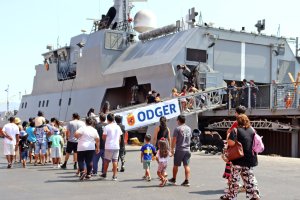 Unidades de la Armada recibieron a la comunidad Antofagastina