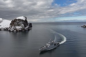 Patrullero “Marinero Fuentealba” cumplió una nueva comisión en el Territorio Chileno Antártico Patrullero “Marinero Fuentealba” cumplió una nueva comisión en el Territorio Chileno Antártico