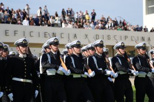 Revista de Reclutas 2025: El hito que marca el inicio de una nueva etapa en la Escuela Naval Revista de Reclutas 2025: El hito que marca el inicio de una nueva etapa en la Escuela Naval