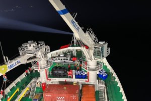 Rompehielos “Almirante Viel” realiza tareas de apoyo logístico como parte de su tercera Comisión Antártica Rompehielos “Almirante Viel” realiza tareas de apoyo logístico como parte de su tercera Comisión Antártica