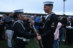 Alumnos de la Escuela de Grumetes recibieron sus armas de servicio Alumnos de la Escuela de Grumetes recibieron sus armas de servicio