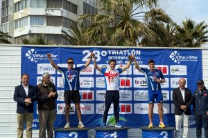 Triatletas de la Armada de Chile destacaron en el 28º Triatlón Internacional de Viña del Mar Triatletas de la Armada de Chile destacaron en el 28º Triatlón Internacional de Viña del Mar