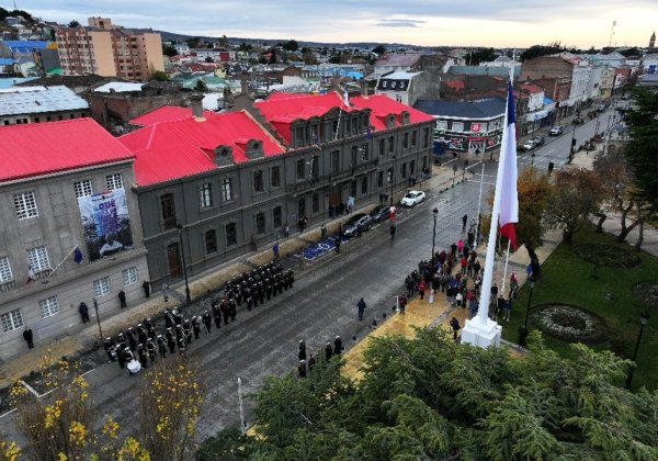 Punta Arenas recibe el Mes del Mar con ceremonia de Izamiento del Pabellón Nacional